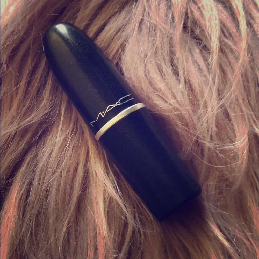 MAC: HONEYLOVE MATTE LIPSTICK
